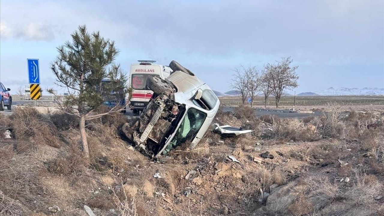 Konya Ereğli'de Otomobilin Şarampole Devrilmesi: 5 Yaralı