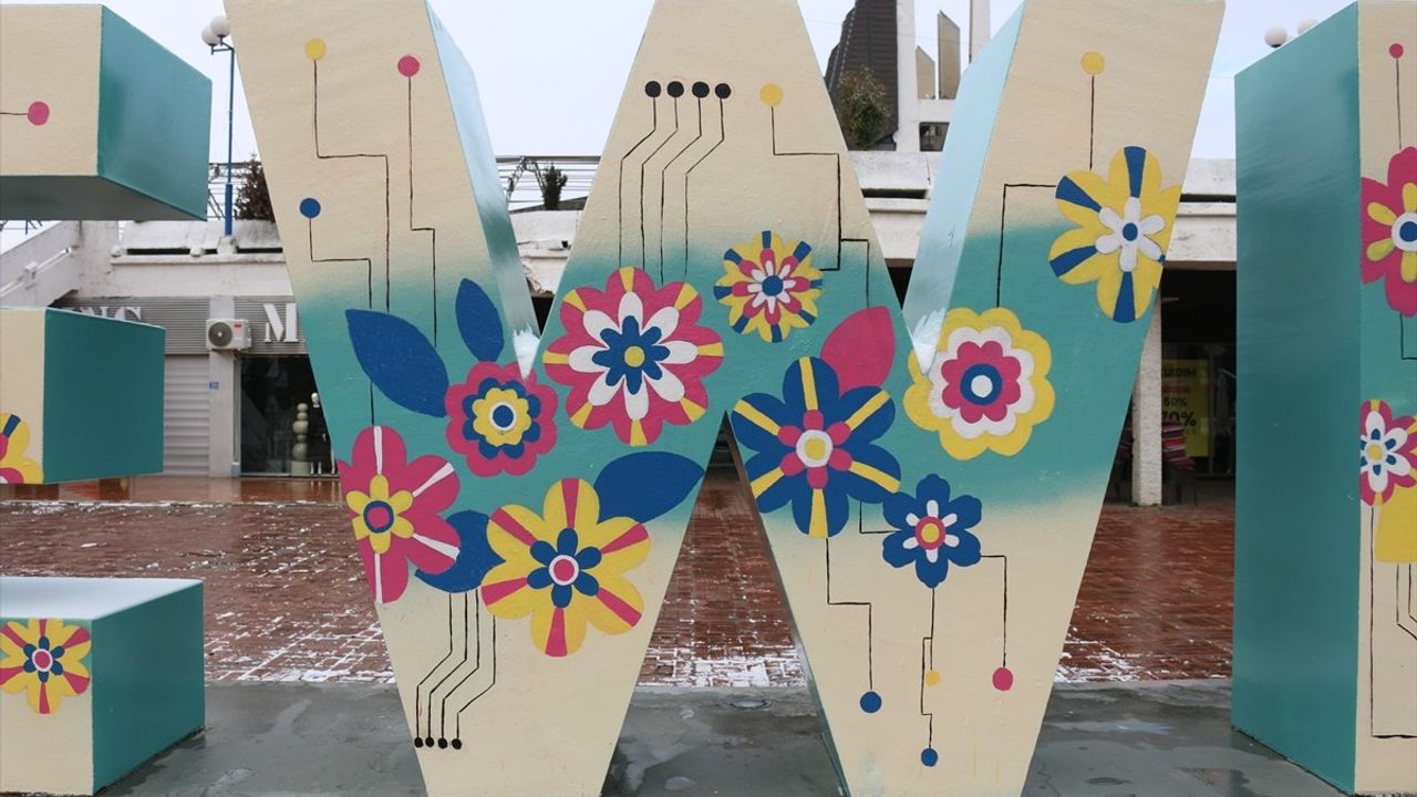 Kosova, Bağımsızlığının 17. Yılınını Kutladı