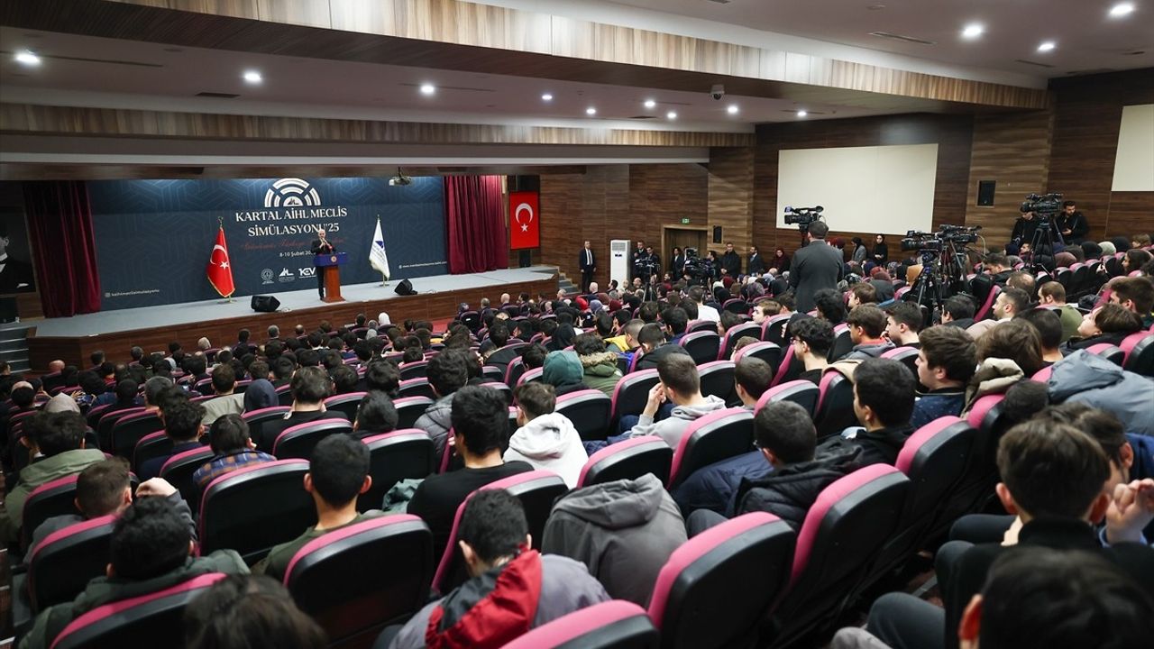 Kurtulmuş: Türkiye'nin Sivil Demokrasisine İtibar Suikasti Olmamalı