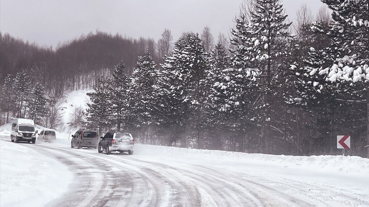 Kütahya'da Kar Yağışı Ulaşımı Aksatıyor