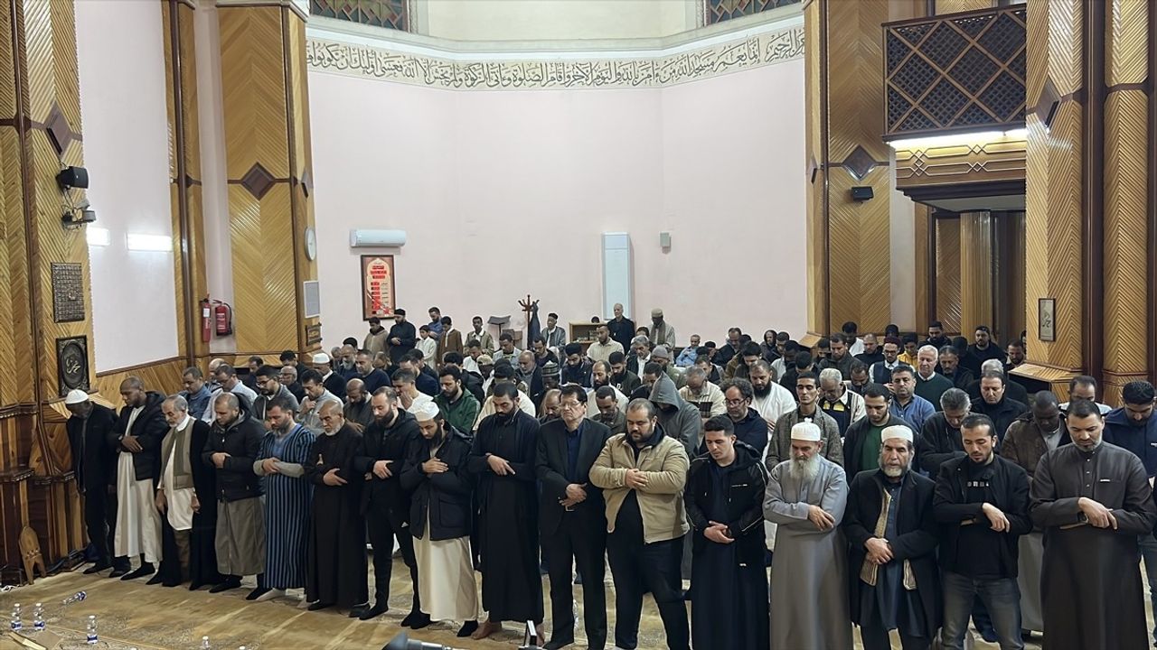 Libya'da Ramazan'ın İlk Teravih Namazı Coşkuyla İkame Edildi