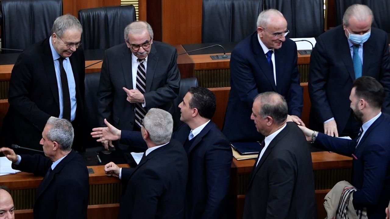 Lübnan'da Nevvaf Selam Hükümeti Meclisten Güvenoyu Aldı