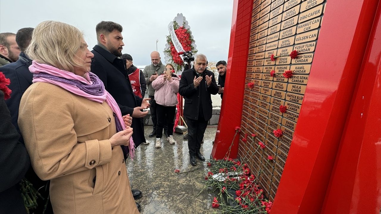 Malatya'da 6 Şubat depremlerinin 2. yıl dönümünde anma programı düzenlendi