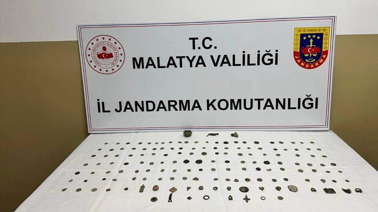 Malatya'da Tarihi Eser Niteliğinde 131 Sikke ve 23 Obje Ele Geçirildi