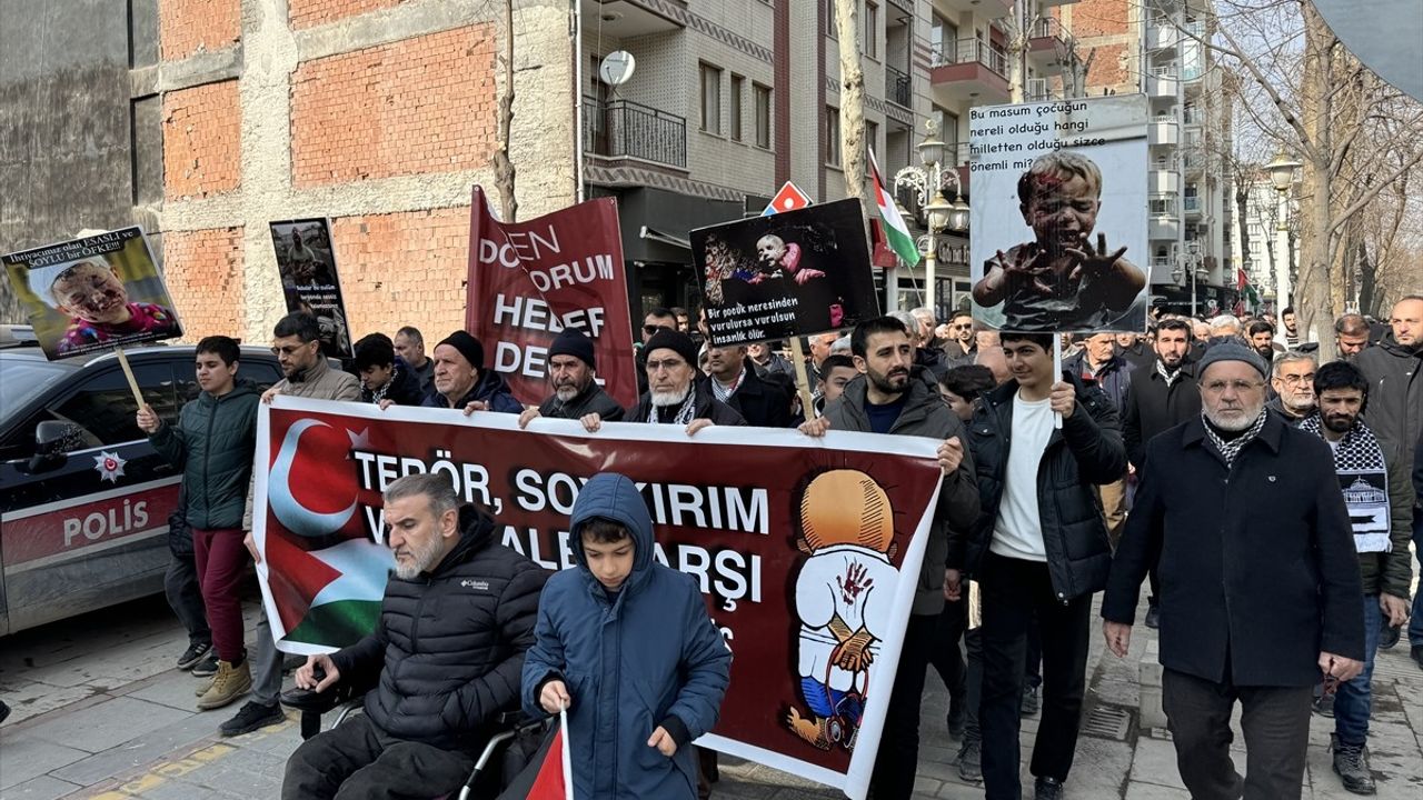 Malatya'da Trump'ın Gazze Açıklamalarına Tepki Gösterildi