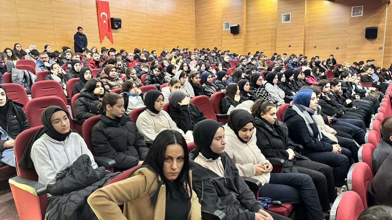 Mardin ve Siirt'te 6 Şubat Depremleri Anma Etkinliği Düzenlendi