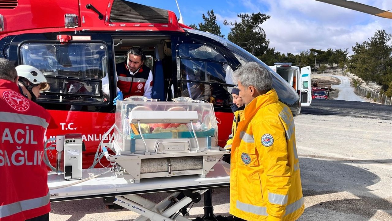 Mersin'de Ambulans Helikopter İkiz Bebekler için Havalandı