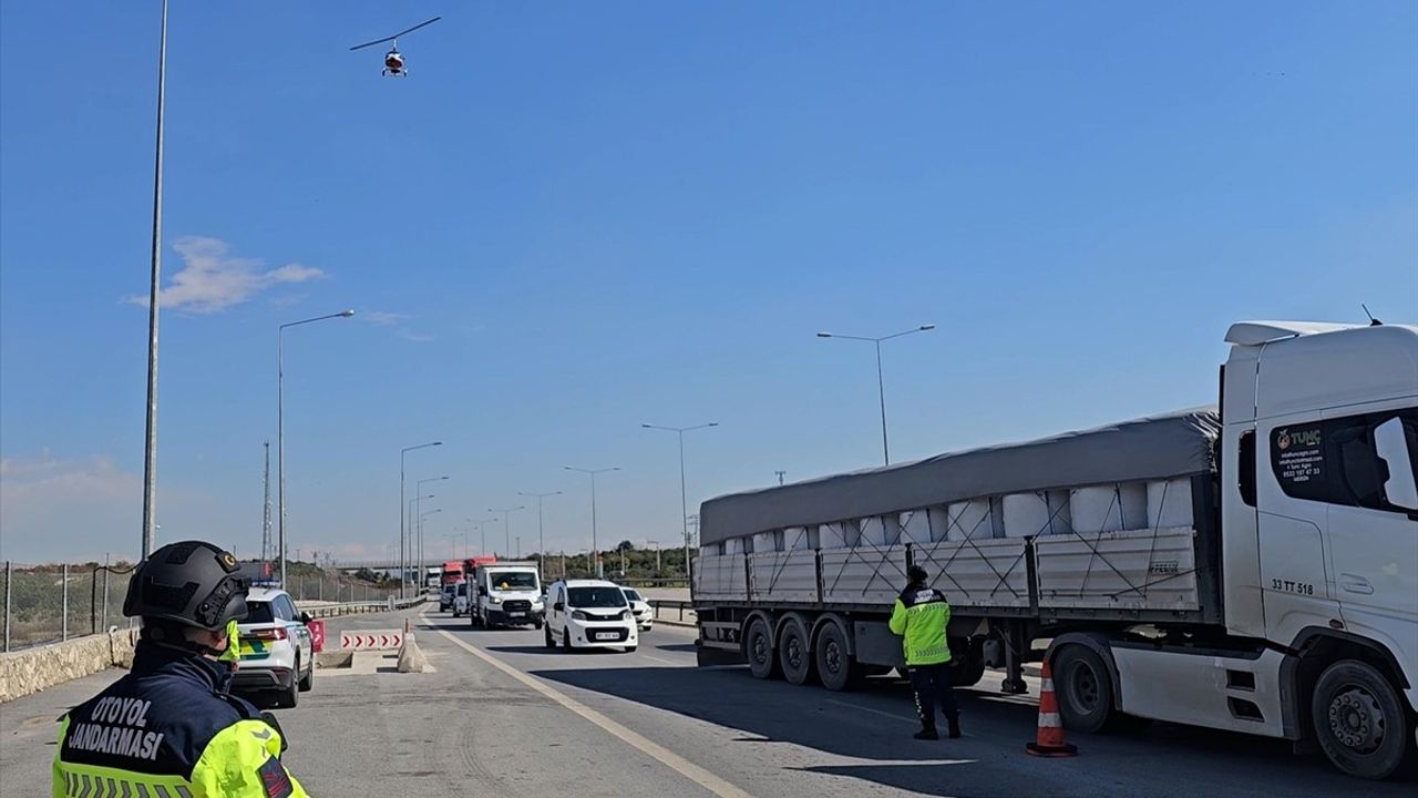 Mersin'de Cayrokopter Destekli Trafik Denetiminde 26 Sürücüye Cezai İşlem Uygulandı