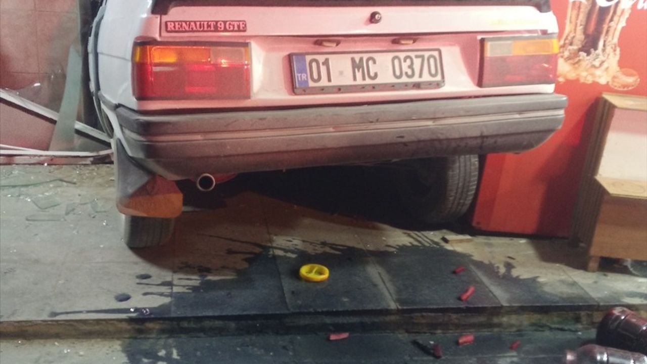 Mersin'de Kontrolden Çıkan Araç Fırına Girdi: Olayda Yaralanan Yok