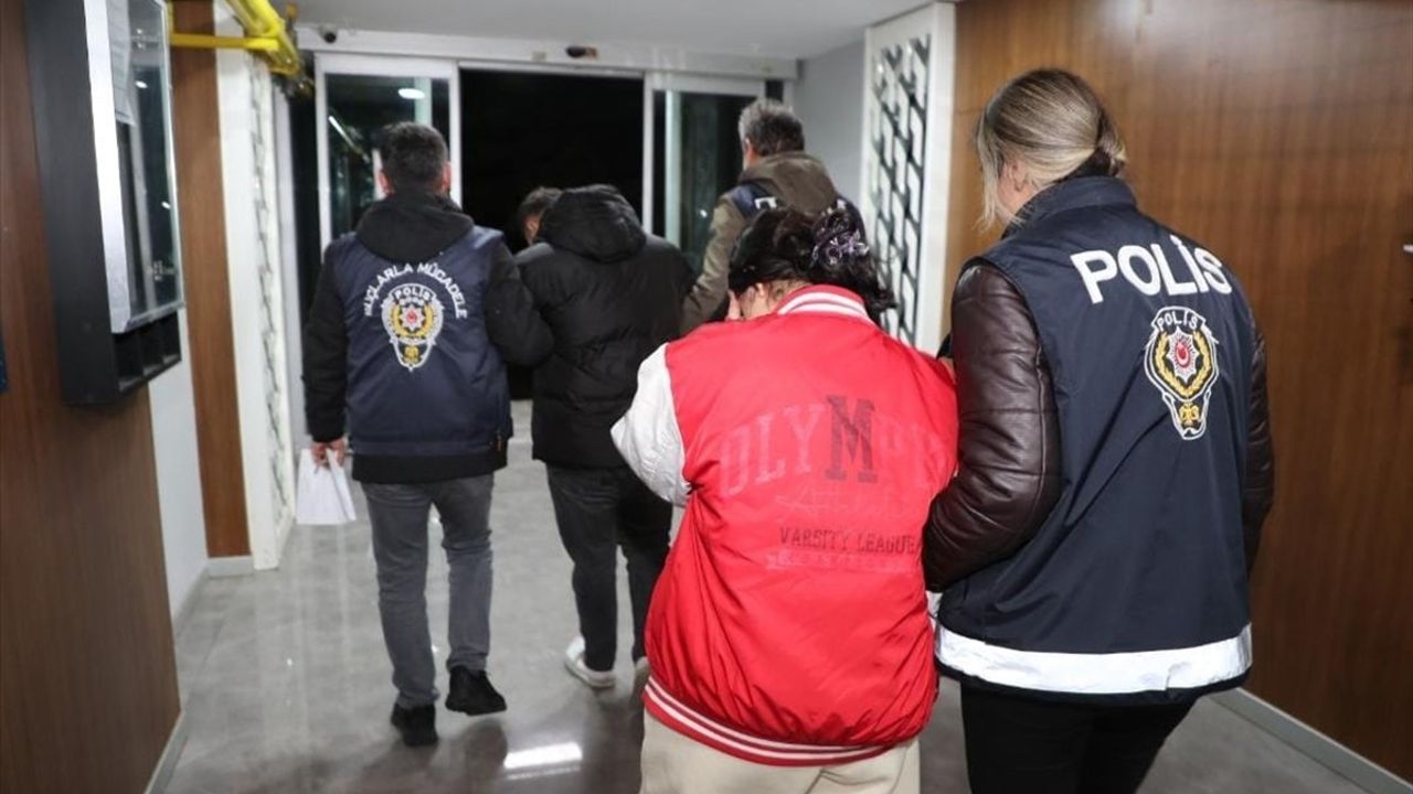 Mersin'de Nitelikli Dolandırıcılık ve Yasa Dışı Bahis Operasyonu: 3 Tutuklama