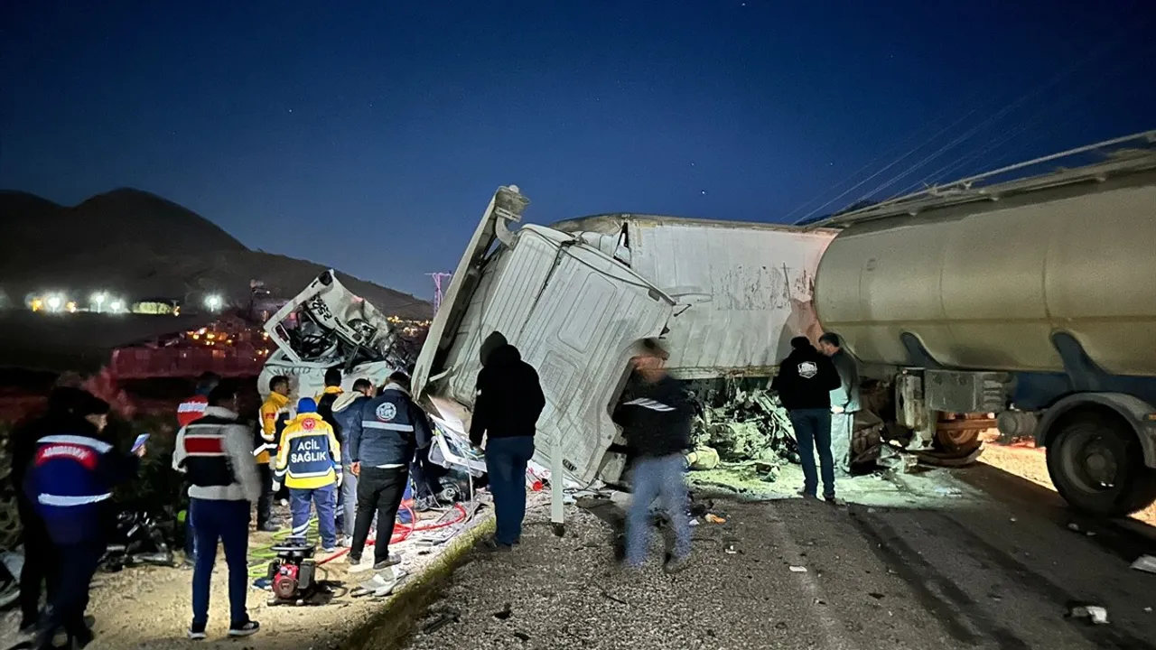 Mersin'de Zincirleme Trafik Kazası: 1 Ölü, 4 Yaralı