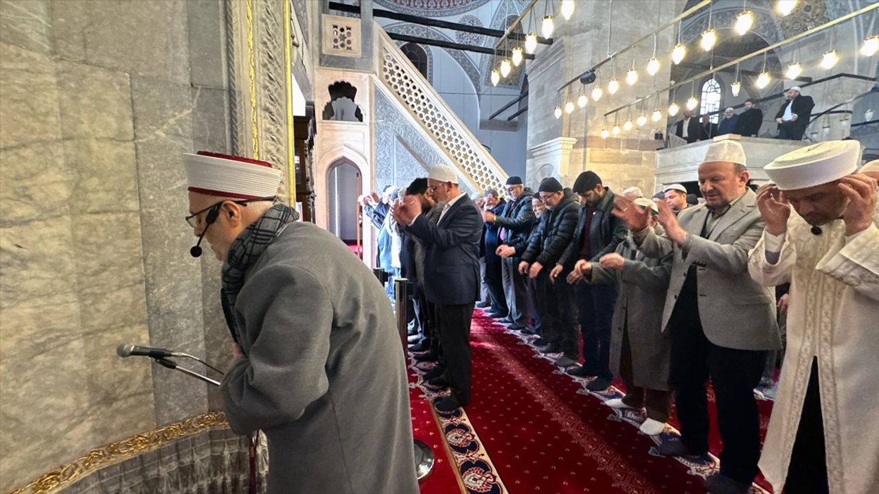 Mescid-i Aksa İmam Hatibi Şeyh İkrime Sabri, Konya'da Cuma Namazı Kıldırdı