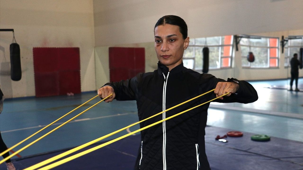 Milli Boksör Ayşen Taşkın, Dünya Şampiyonası Hazırlıklarını Sürdürüyor