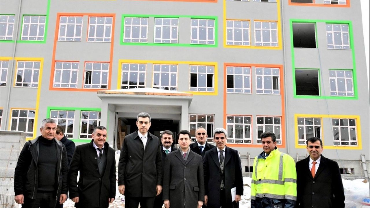 Milli Eğitim Bakan Yardımcısı Macit, Depremlerden Etkilenen Malatya'yı Ziyaret Etti