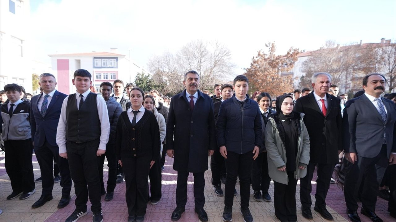 Milli Eğitim Bakanı Tekin Aksaray'da Bayrak Törenine Katıldı