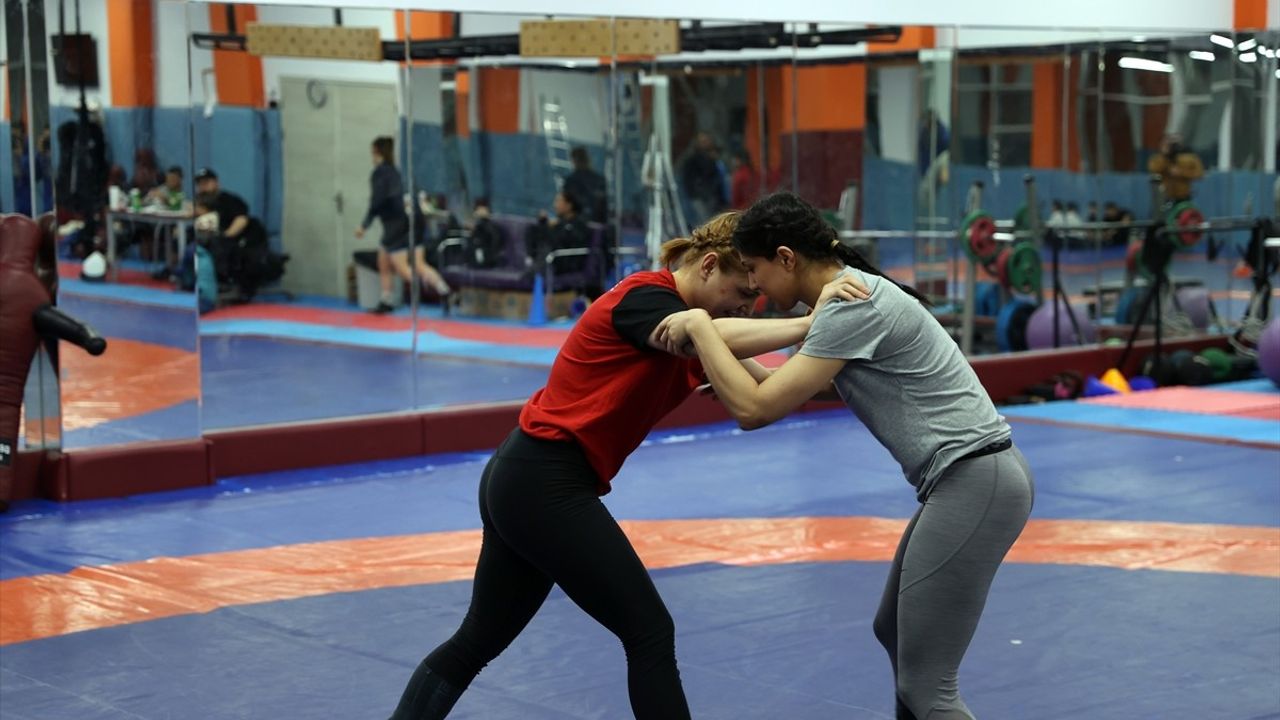 Milli Güreşçi Beyza Nur Akkuş, Gelecek Hedefleriyle Göz Dolduruyor