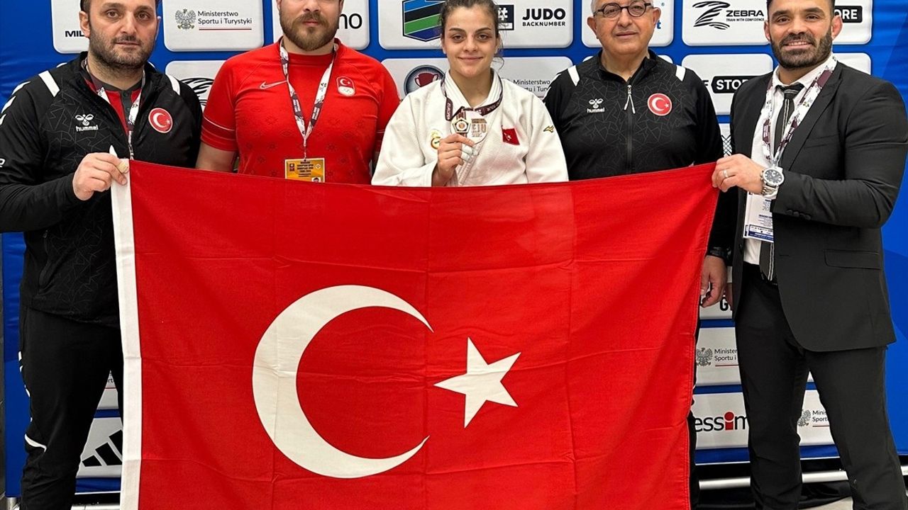 Milli Judocu Ayten Yeksan, Varşova Avrupa Açık Turnuvası'nda Bronz Madalya Kazandı