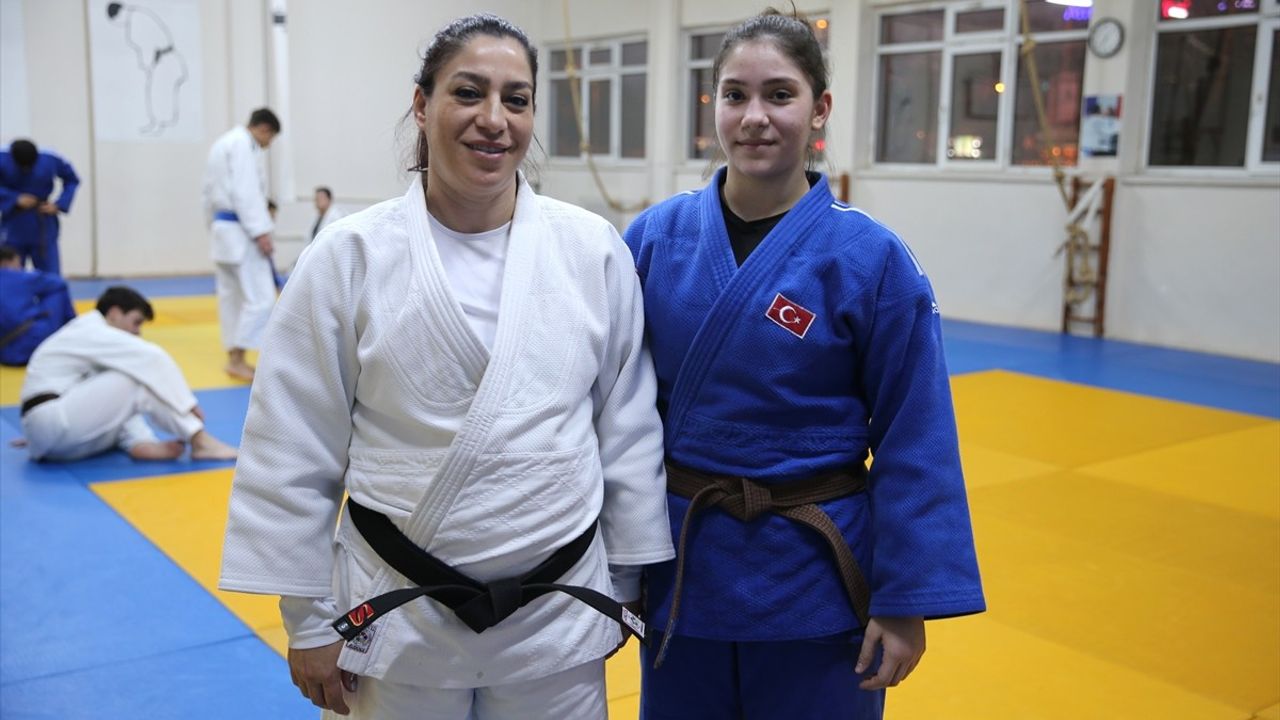 Minel Tepe ve Annesi İlknur Kobaş Tepe'nin Judo Başarısı