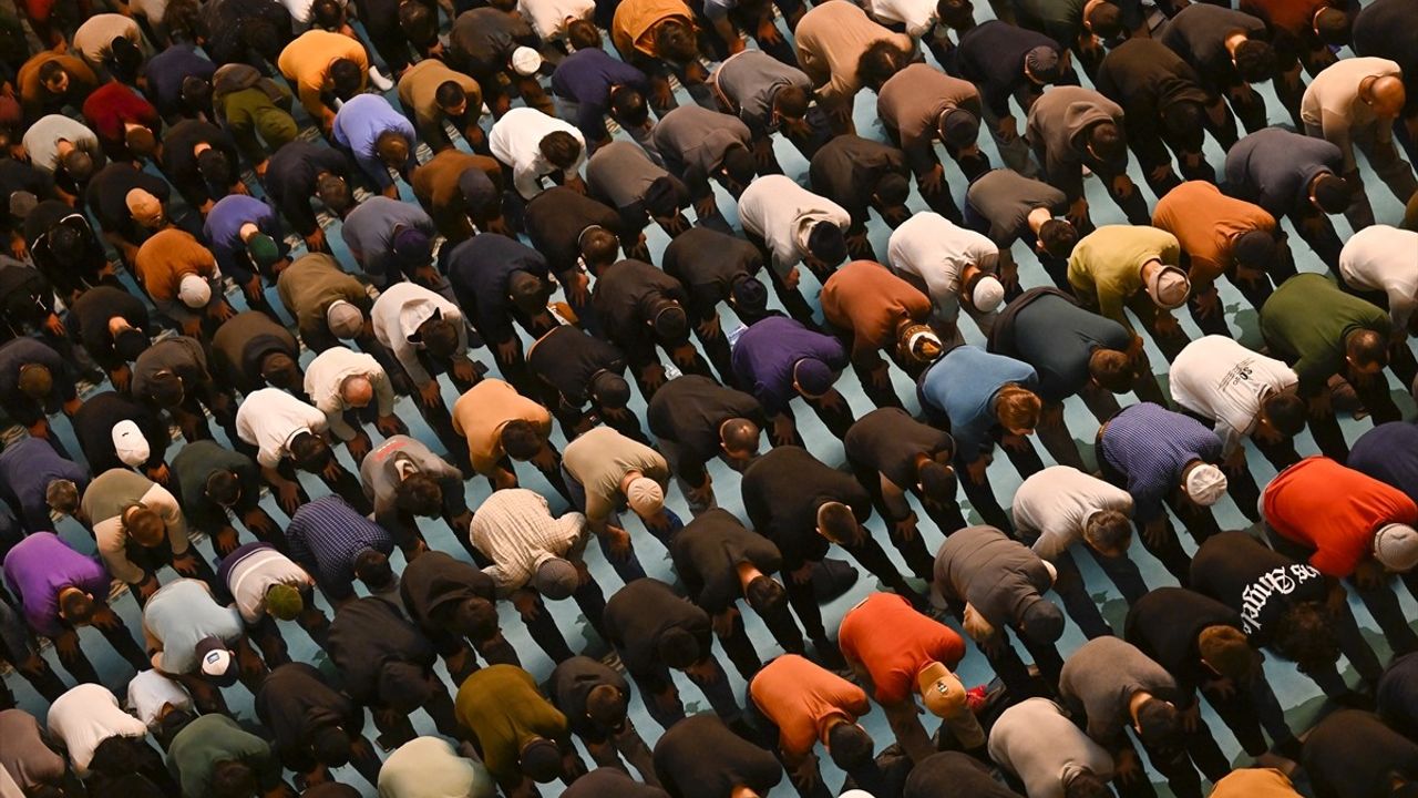 Moskova'da Ramazan'ın İlk Teravih Namazı Kılındı