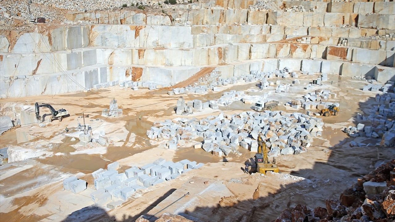 Muğla Beyaz Mermeri: Dünyanın Önemli Yapılarına İhtişam Katıyor