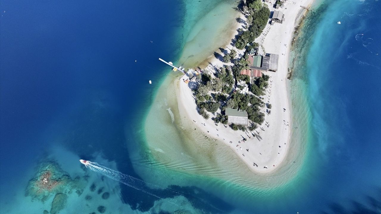 Muğla'da Güneşli Hava ile Sahillerde Yoğunluk Oluştu