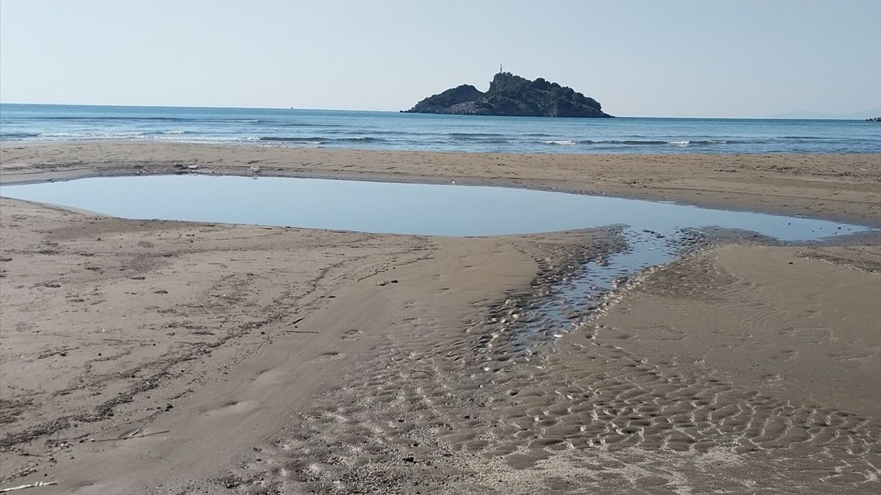 Muğla'da İztuzu Sahilinde Tarihi Gümrük Binası Temeli Ortaya Çıktı
