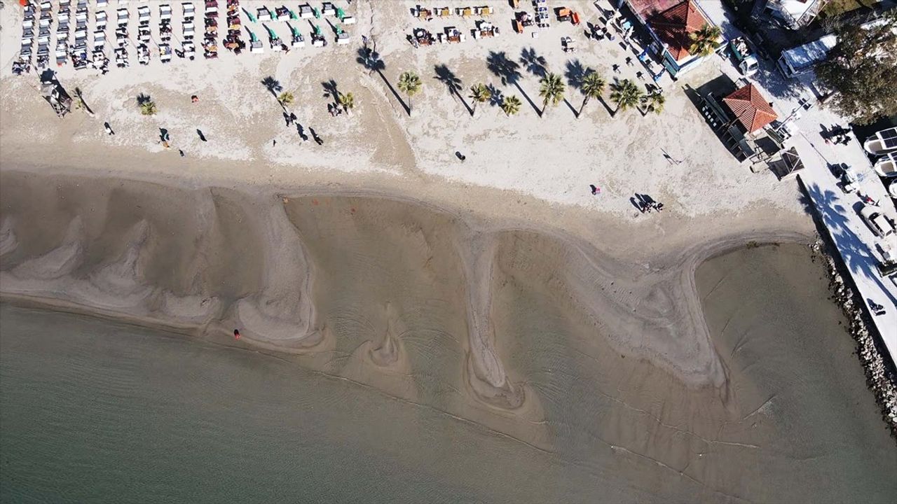 Muğla'nın Akyaka Sahilinde Deniz Suyu Yaklaşık 30 Metre Çekildi