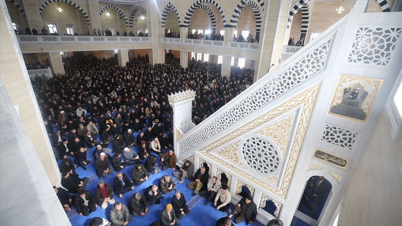 Muş'ta İmam-ı Şafii Cami İbadete Açıldı