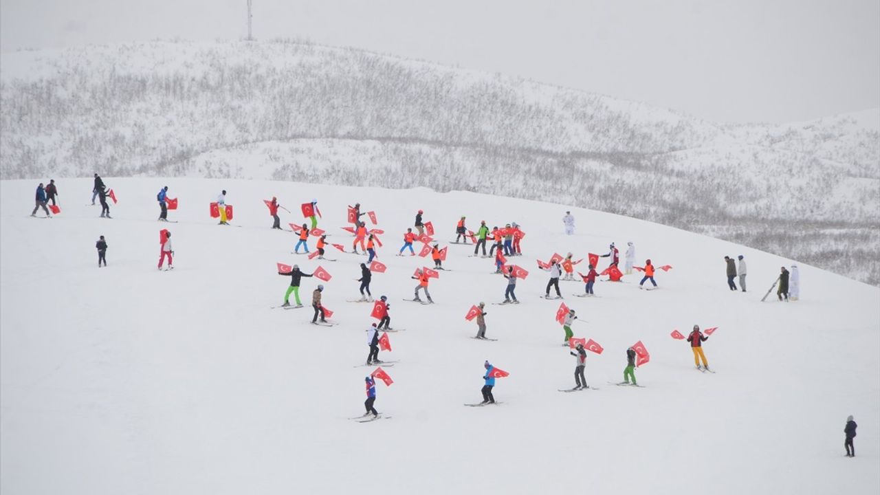 Muş'ta Renkli Kar Festivali Düzenlendi