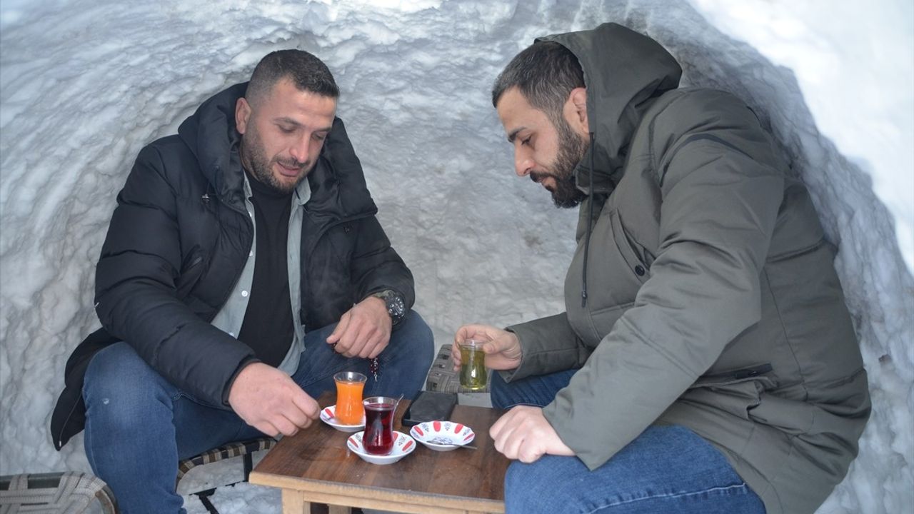 Muş'taki Çay Ocakları, Yağmurdan Sonra Eğlenceye Dönüşüyor: Iglu İkramı