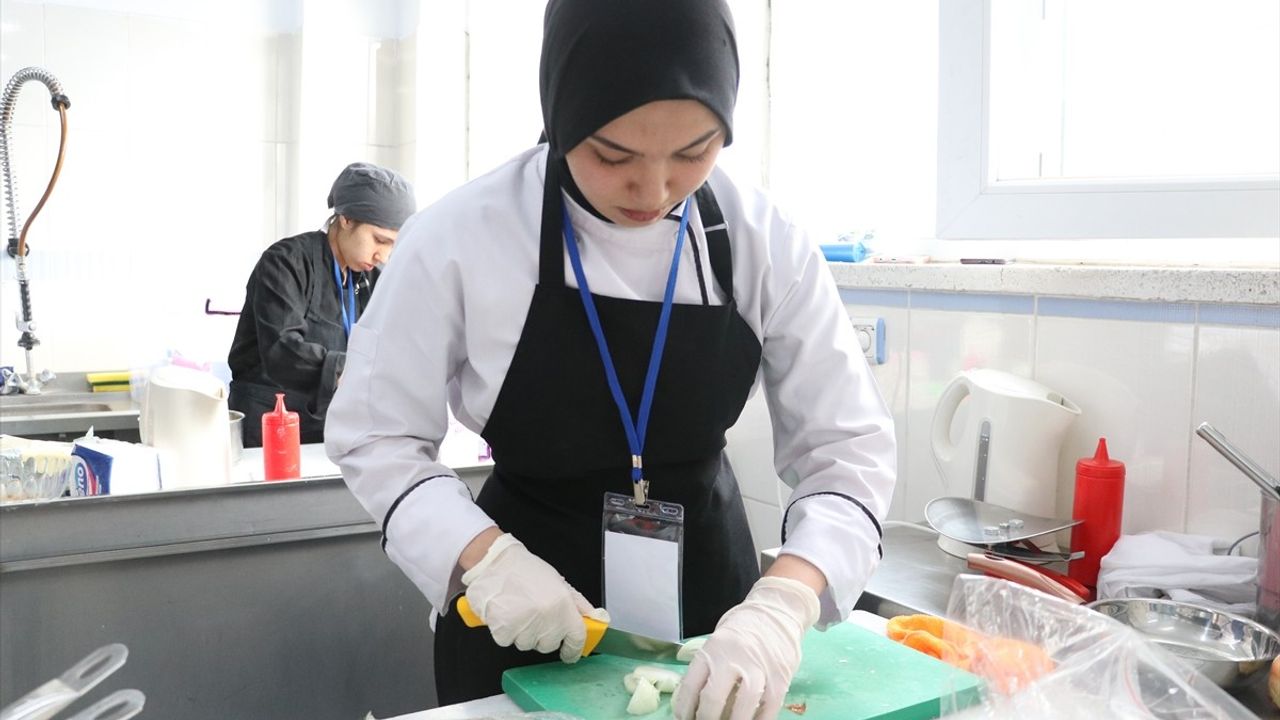 Öğrenciler Modern Türk Mutfağı ile Yarıştı