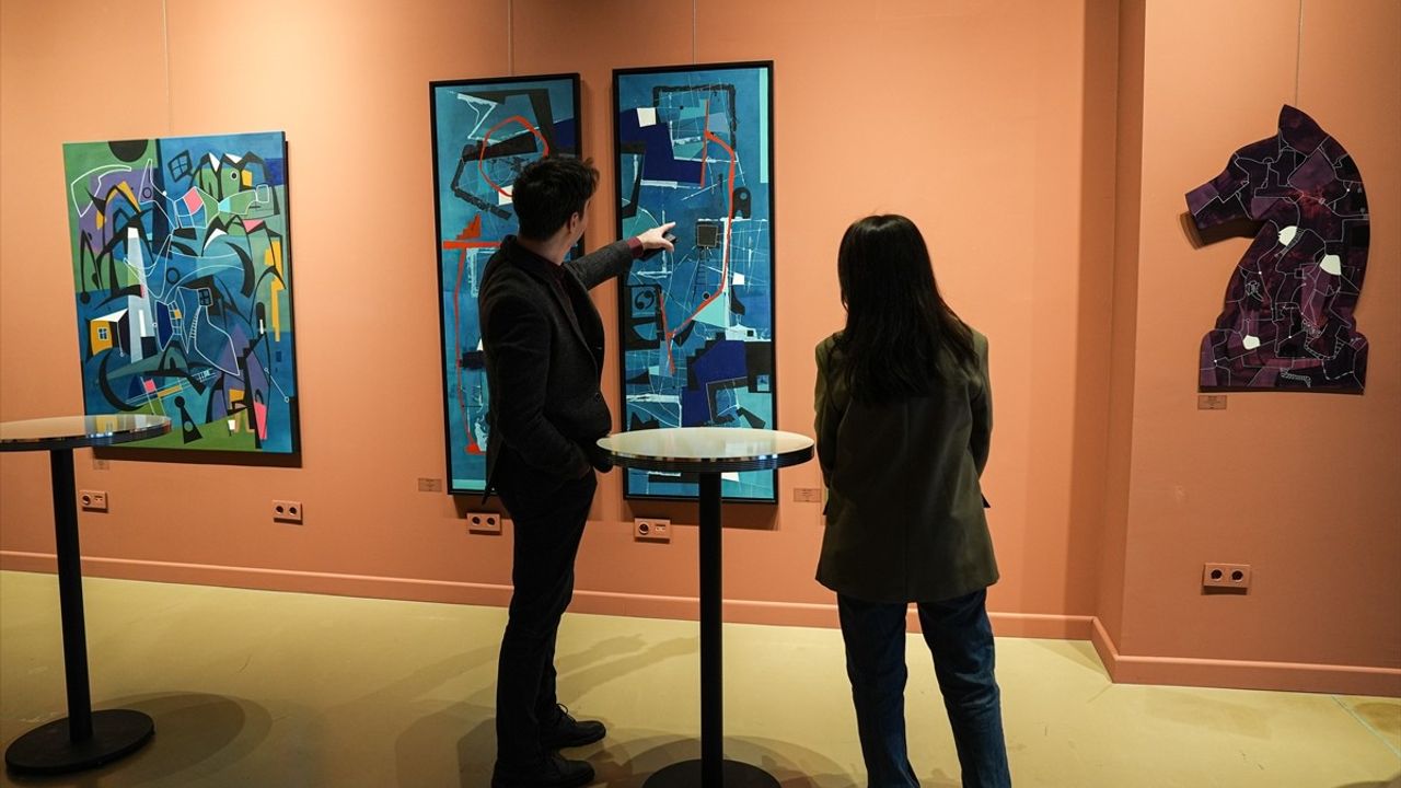 Oğuz Yalım’ın 'Daha X' Sergisi, Sanat ve Oyun İlişkisini Gözler Önüne Serdi