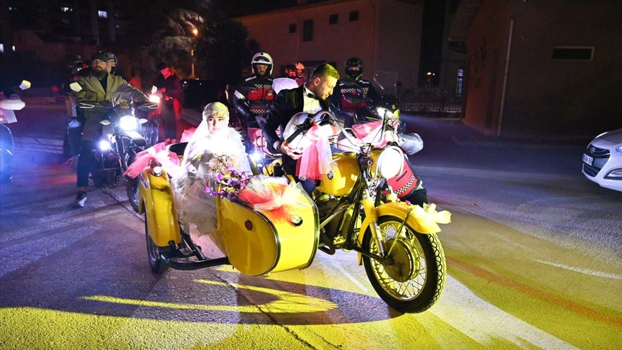 Osmaniye'de Motosikletle Düğün Geleneği: 1960 Model Sepetli Motosikletle Nikah