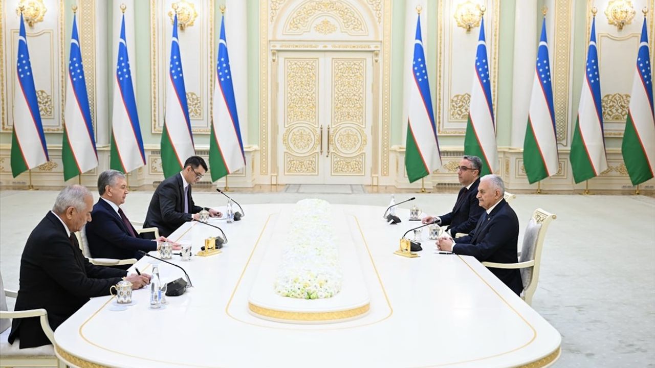 Özbekistan Cumhurbaşkanı Mirziyoyev, TDT Aksakallar Konseyi Başkanı Yıldırım'la Görüştü