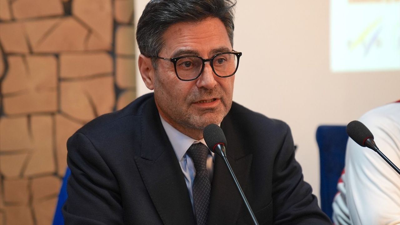 Palandöken'de FIS Snowboard Cross World Cup için Bilgilendirme Toplantısı Yapıldı