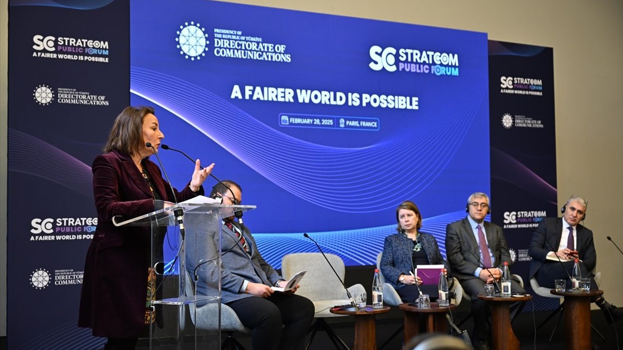 Paris'te 'Daha Adil Bir Dünya Mümkün' Paneli Gerçekleşti