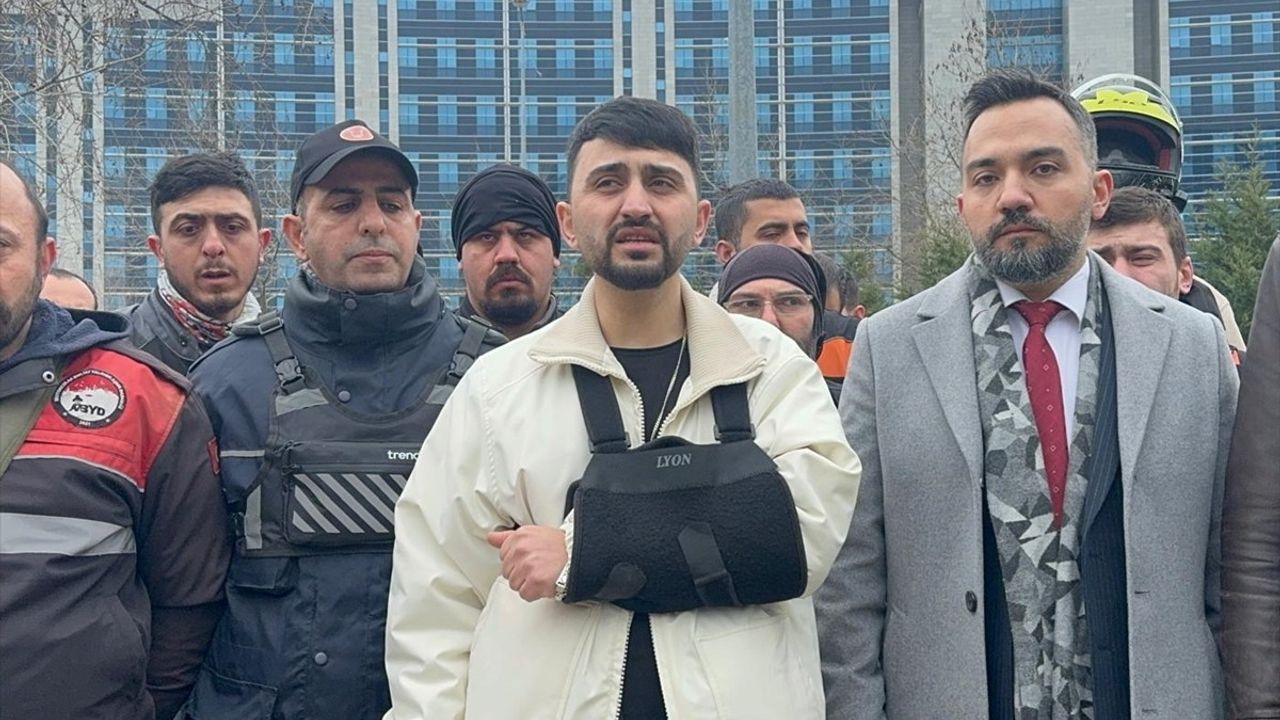 Pendik'te Motosiklet Sürücüsü, Araç Sürücüsünden Şikayetçi Oldu