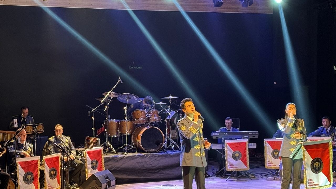 Polis Akademisi Bandosu Ardahan'da Müzikseverlerle Buluştu