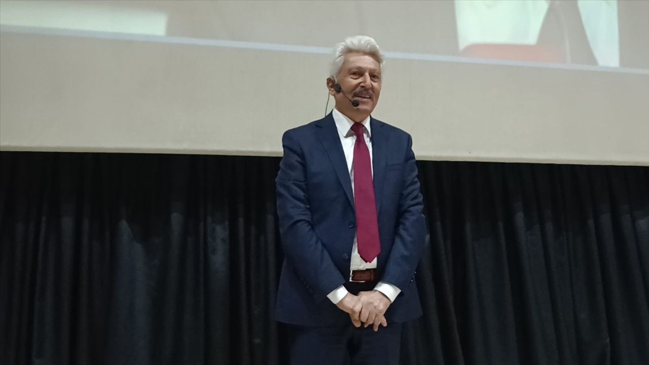 Prof. Dr. Pampal: Ege Denizi'ndeki Sarsıntılar Volkanik Faaliyetleri Habercisi Olabilir