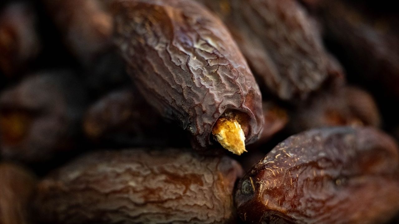 Ramazan Ayında Hurmanın Yükselen Talebi: Fiyatlar 100 ile 800 Lira Arasında