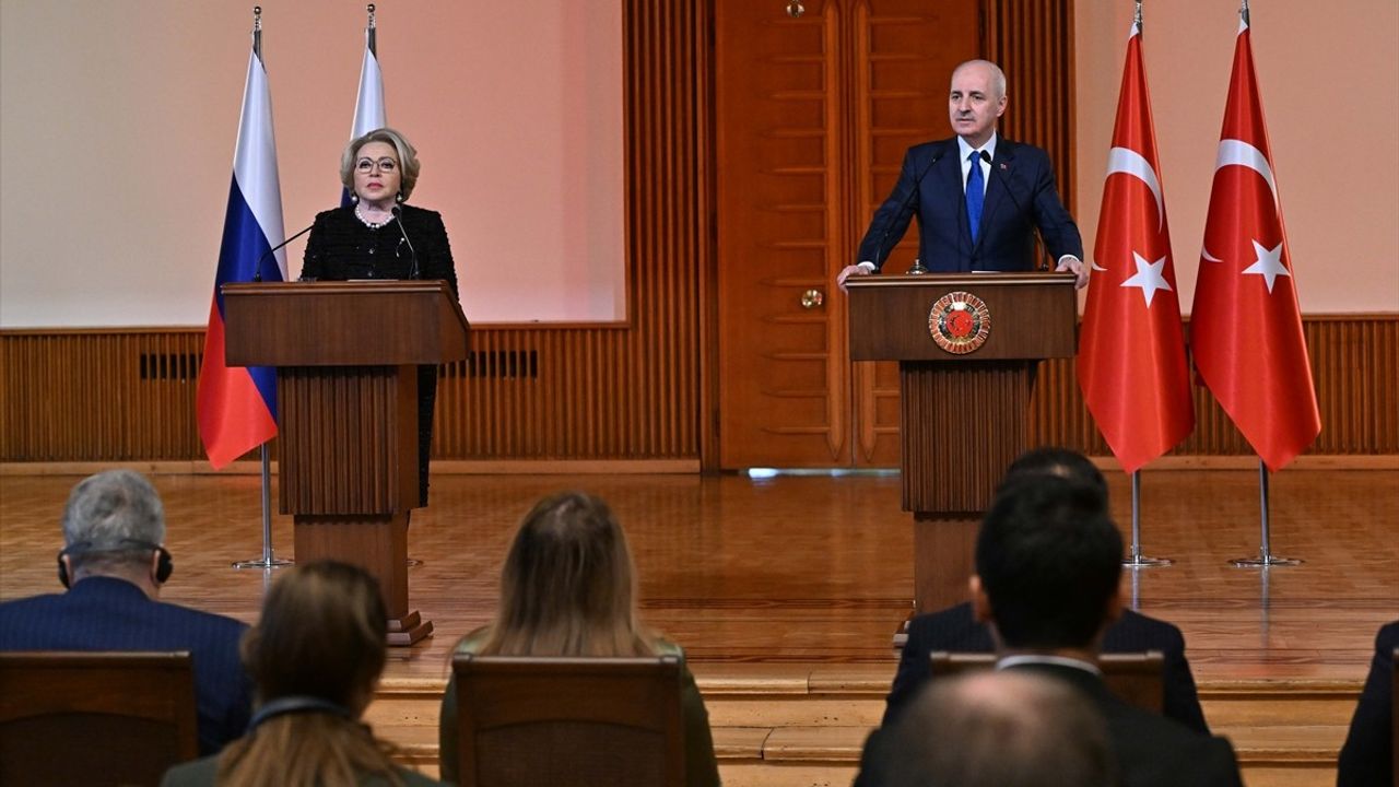 Reunion Adası'nda Kasırga Nedeniyle Kırmızı Alarm Verildi