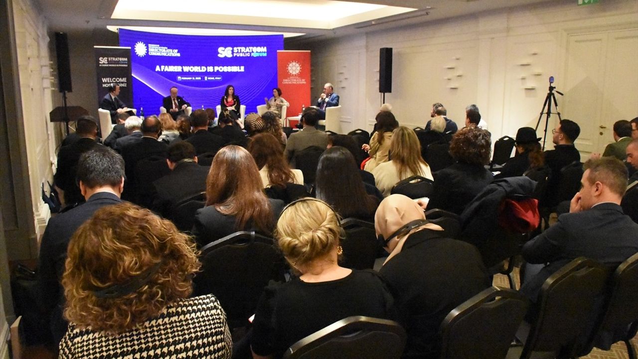 Roma'da 'Daha Adil Bir Dünya Mümkün' Paneli Düzenlendi