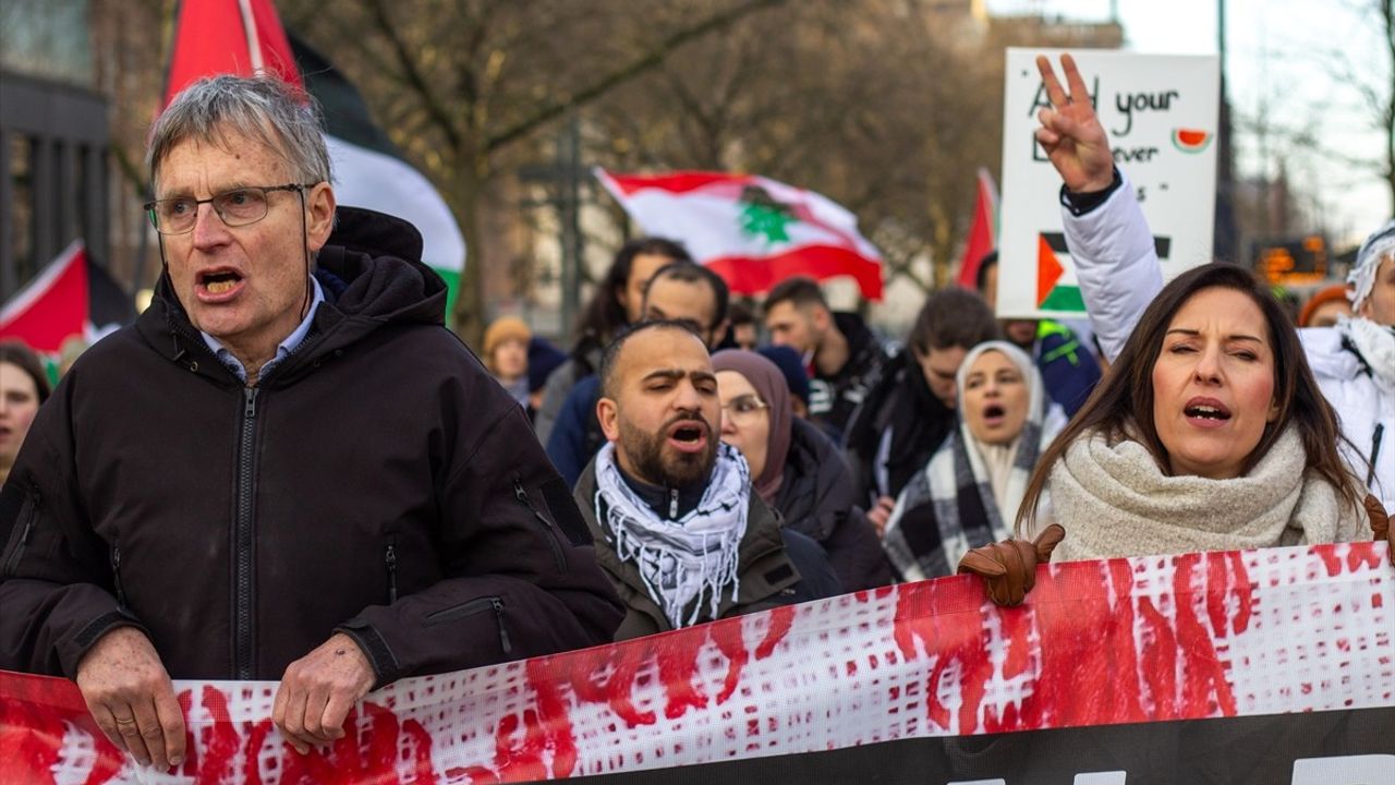 Rotterdam'da Filistin'e Destek Gösterisi Düzenlendi