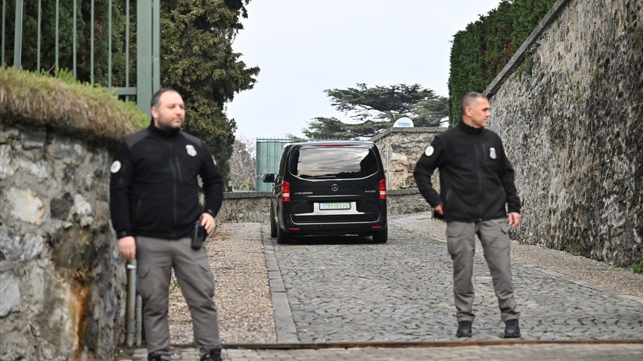 Rus Heyeti, ABD'nin İstanbul Başkonsolosluğu'na Ulaştı: Büyükelçilik Faaliyetleri Ele Alınacak