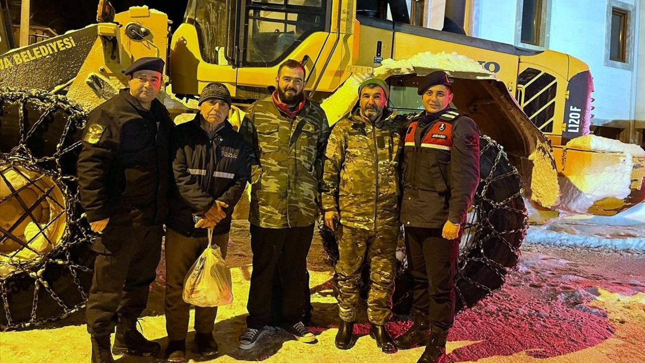 Sakarya'da Yoğun Kar Yağışı Nedeniyle Mahsur Kalan 3 Kişi Kurtarıldı