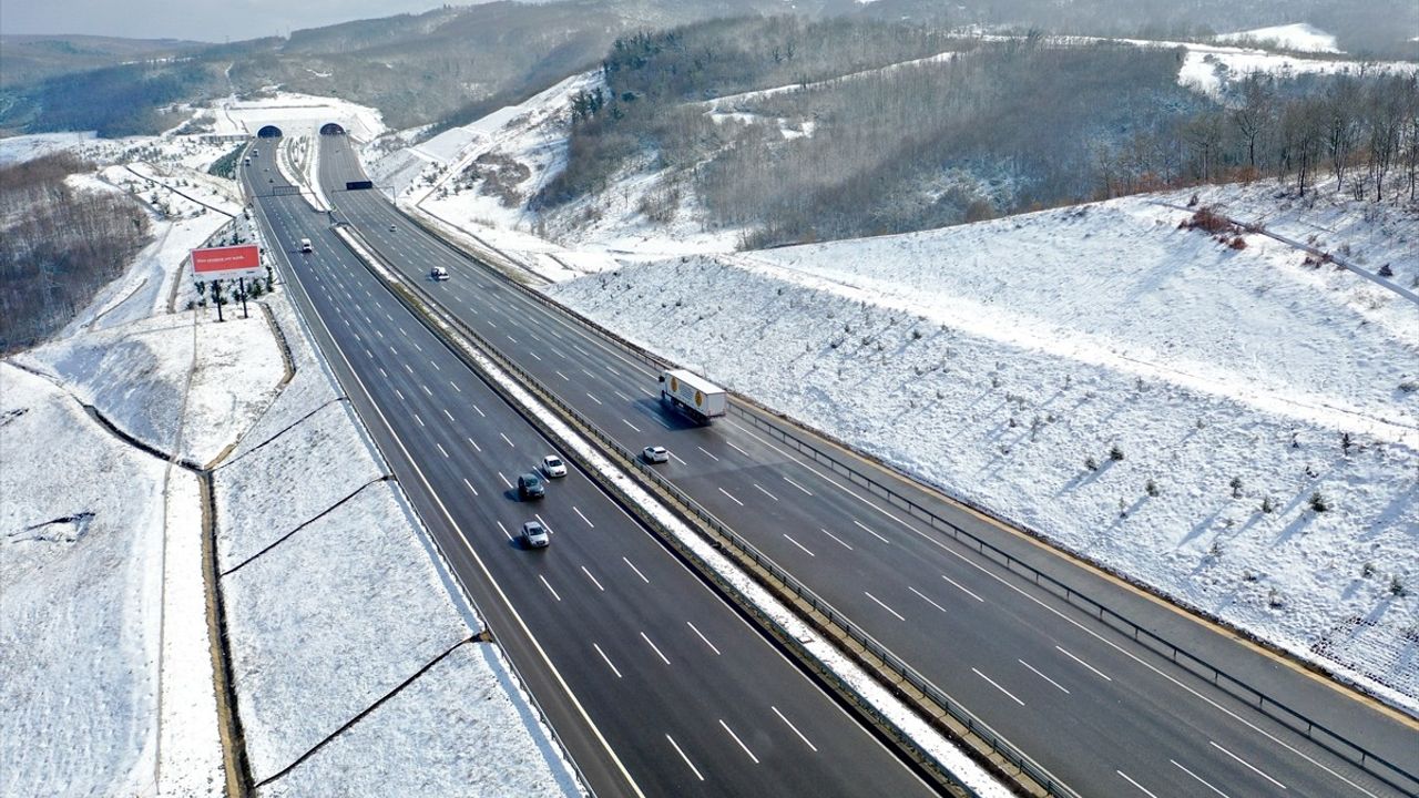 Sakarya, Kocaeli ve Karabük'te Kar Yağışı Etkili Olmaya Devam Ediyor