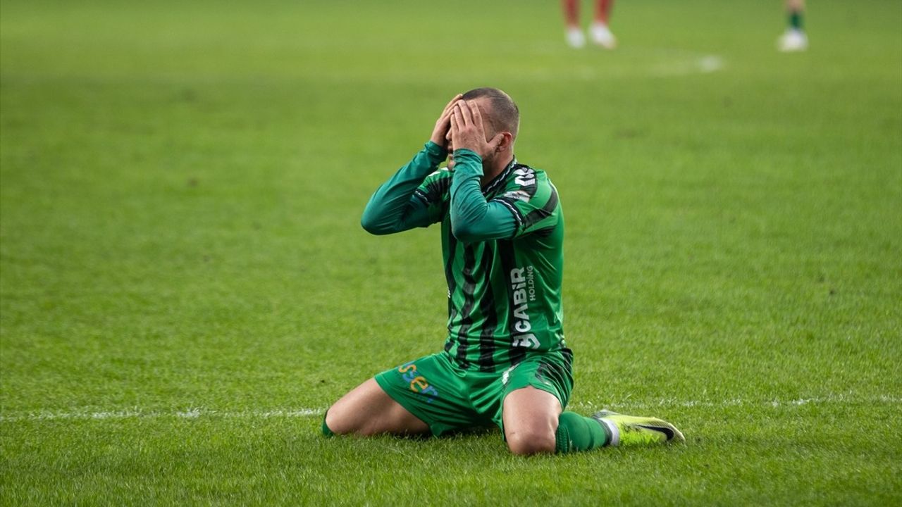 Sakaryaspor, Ahlatcı Çorum FK'yı 2-1 mağlup etti