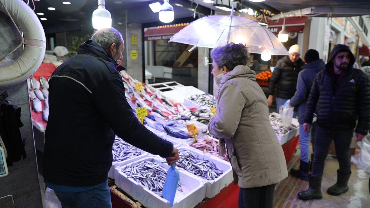 Samsun'da Hamsi Fiyatları 130 ile 200 Lira Arasında Değişiyor