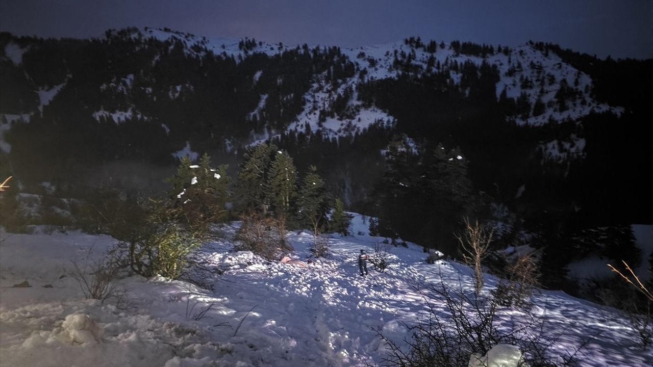 Samsun'da Traktör Devrildi: 1 Ölü, 4 Yaralı