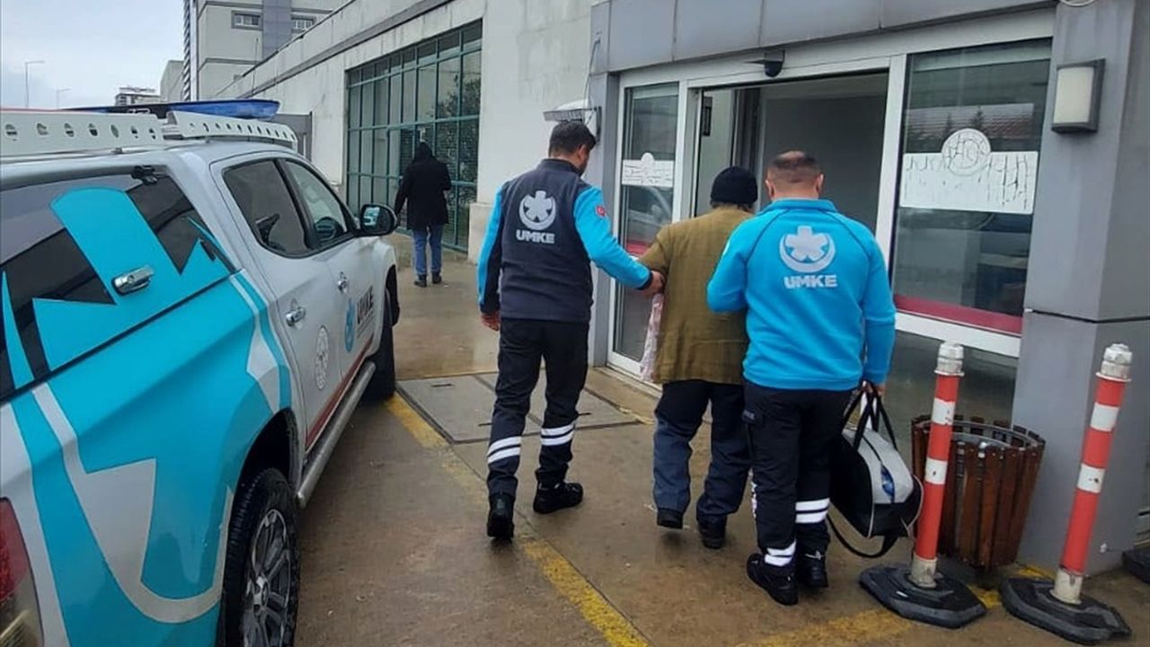 Samsun'da UMKE, Kar Yağışı Nedeniyle Diyalize Gidemeyen Hastayı Hastaneye Ulaştırdı